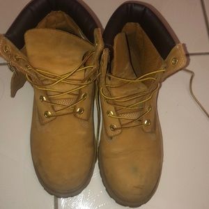 Tim’s boots size 6. Used!! Good for the snow